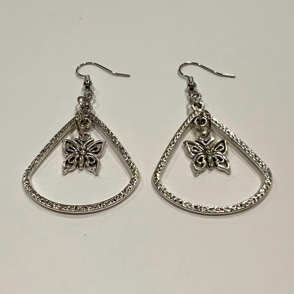 Butterfly 🦋 dangle charm earrings - Picture 3 of 6
